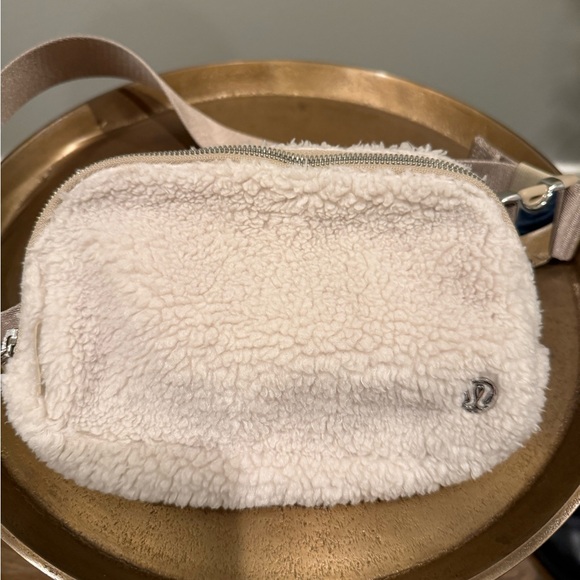 Lululemon Athletica Cream Sherpa Crossbody Bag - Picture 1 of 4